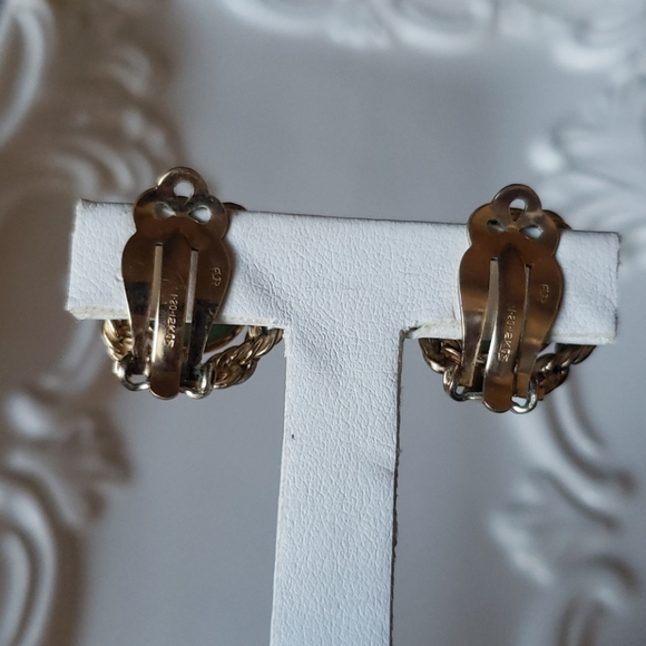 Jade cabochon 12kt gold filled clip earrings - Picture 4 of 5